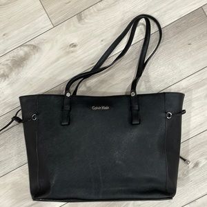 Calvin Klein black tote in great condition. Has cinch up sides